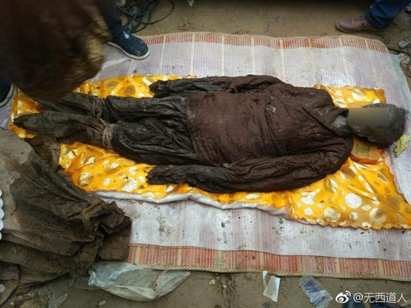 河南挖出明朝古墓 官服干尸保存完好